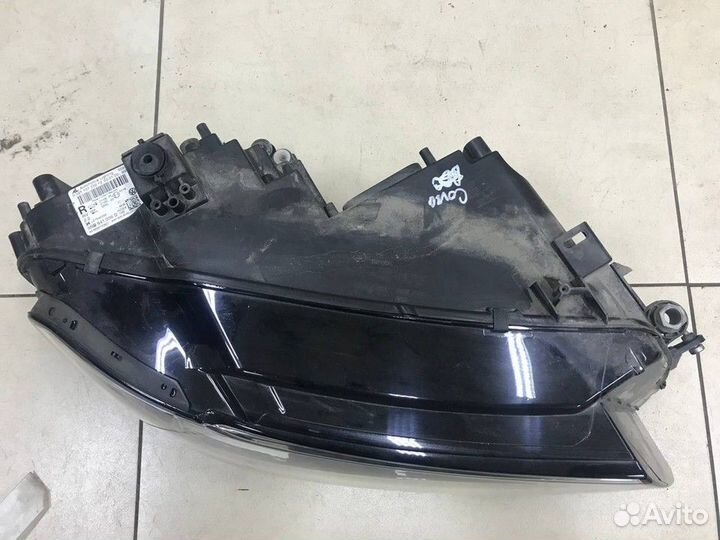 Фара правая Volkswagen Tiguan