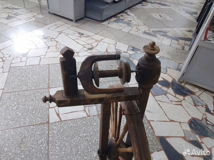 Прялка деревянная старинная с колесом