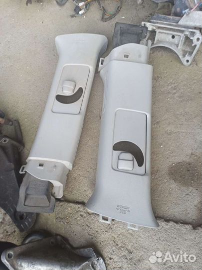 Накладка обшивка стойки Toyota Land Cruiser 200