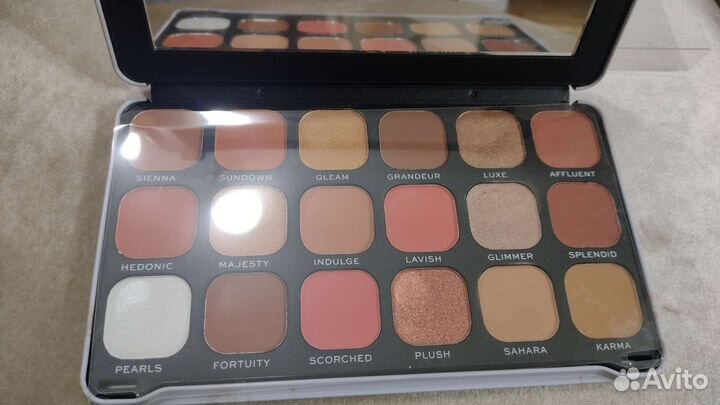 Палетка теней для век Revolution Forever Flawless