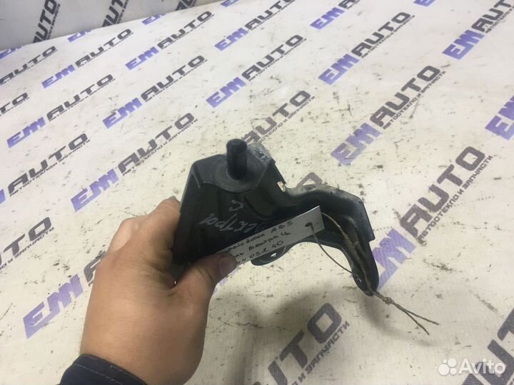 Кронштейн блока ABS Опель Вектра Ц