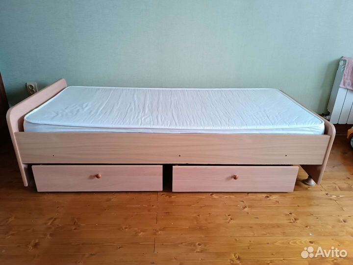 Детская кровать с ящиками