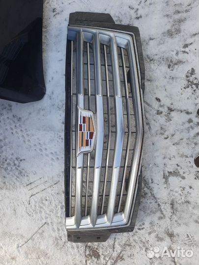 Капот Cadillac Escalade 4, решетка радиатора