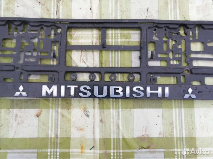 Рамка номерного знака Митсубиси