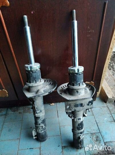 Стойки передние на skoda fabia