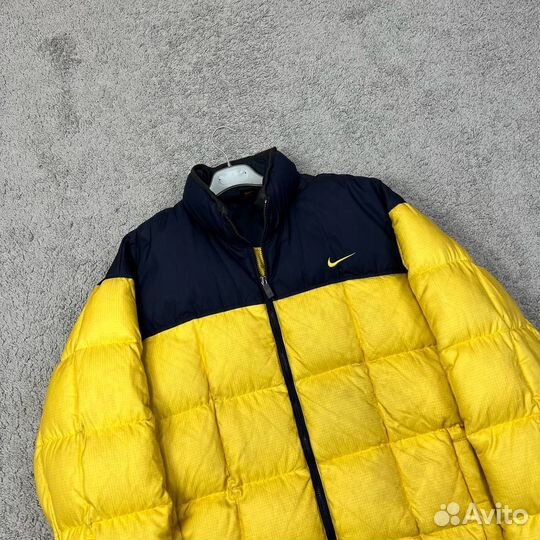 Пуховик Nike Vintage. Есть свуш на спине