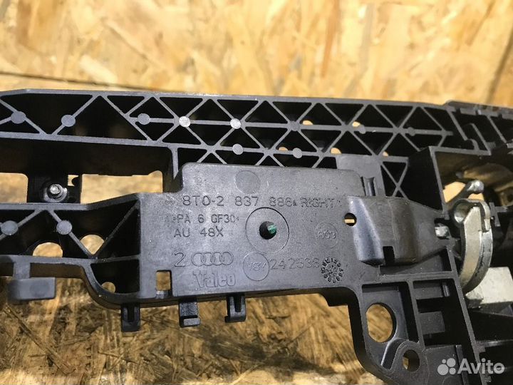 Кронштейн ручки двери передней правой Audi A4 B8