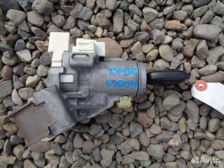 Замок зажигания Toyota Vitz KSP130 1KR-FE 2011/5