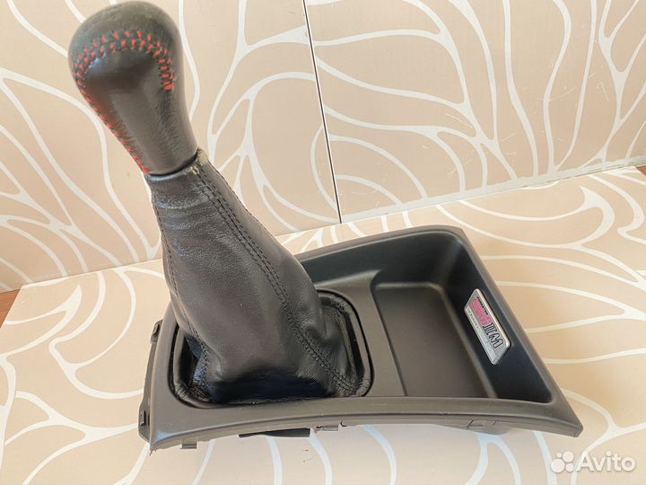 Рычаг, юбка (кожух), шильдик МКПП Субару SF STI2m