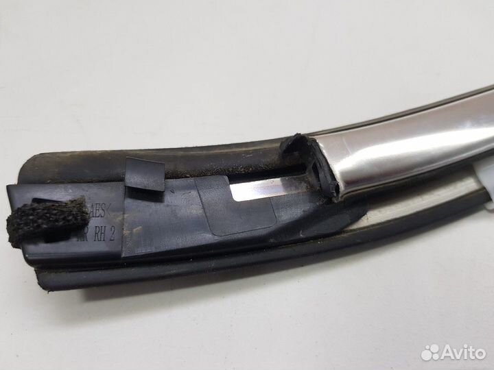 Молдинг стекла задней правой двери