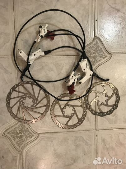 Тормоза Avid Juicy, рули, выносы: Race Face, Scott