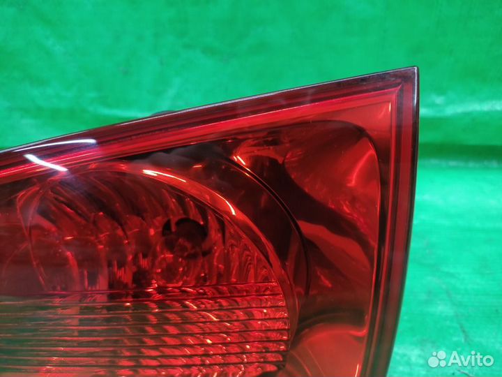 Фонарь правый в крышку багаж. VW Touareg 02-07