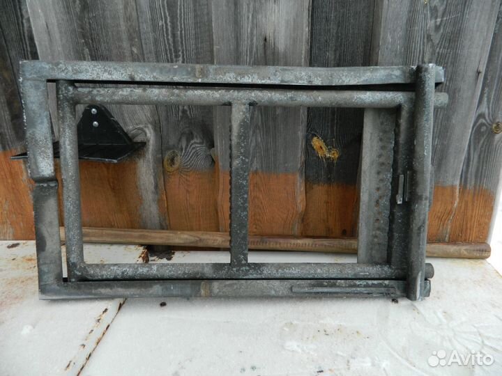 Металлическая лестница с салазками для фургона