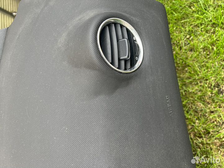 Торпеда/ Центральная панель Peugeot 308