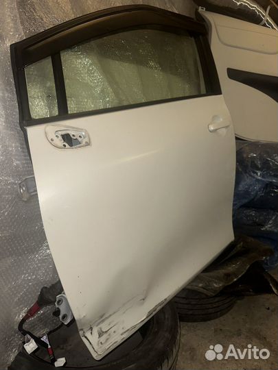 Дверь на toyota sienta II рестайлинг