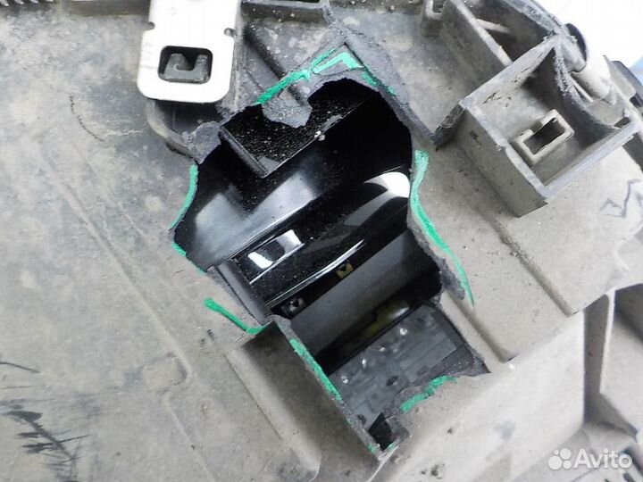 Фара левая Mercedes-Benz C-Class