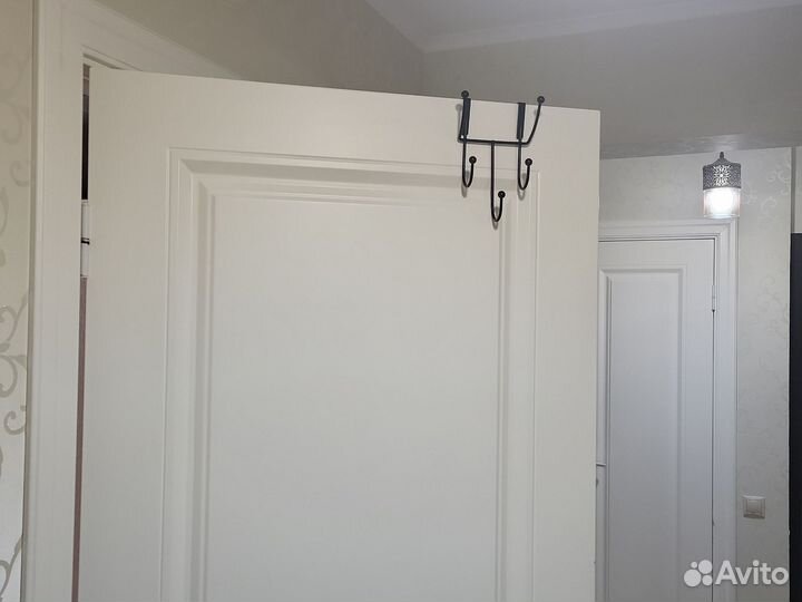 Крючки на дверь