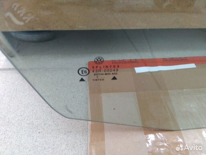 Стекло дверное переднее правое Volkswagen Golf 4
