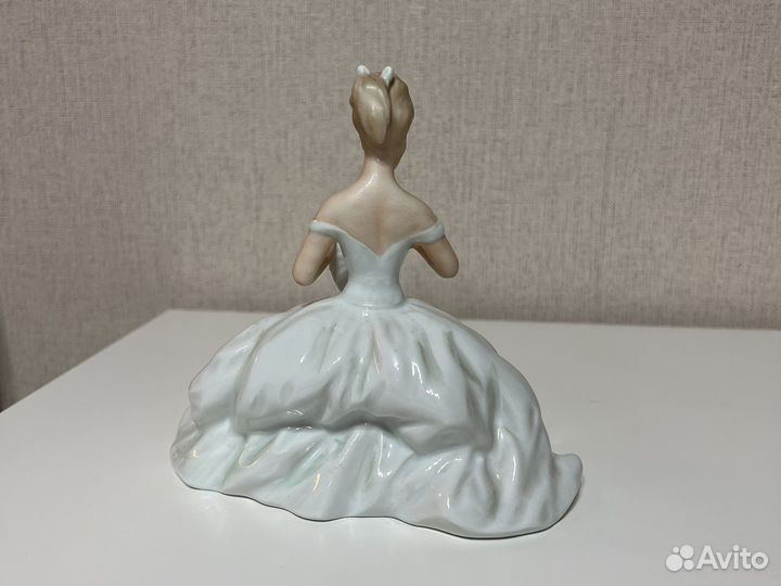 Статуэтка фарфор дама с веером антиквариат