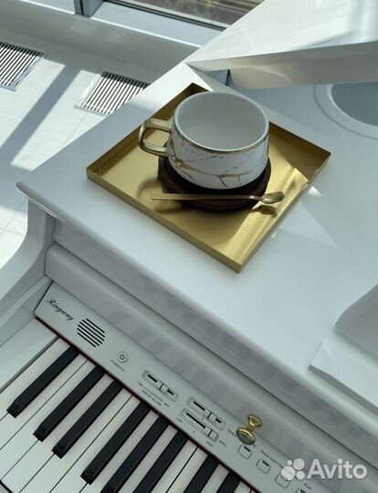 Золотые подносы