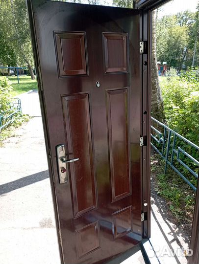 Входная металлическая дверь