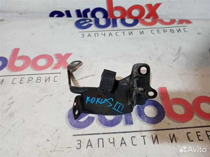 Кронштейн бачка гидроусилителя Ford Focus III 201