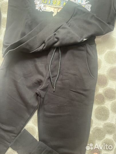 Спортивный костюм женский