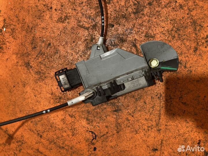 Замок двери передней левой Peugeot 3008