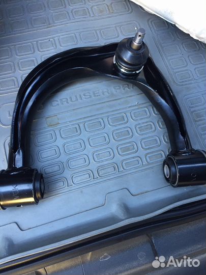 Toyota Land Cruiser Prado рычаг передний верхний Л