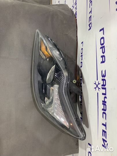 Фара левая Ford Focus 2008-2011
