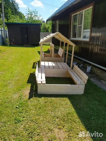 Детская песочница с крышей