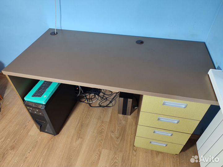 Стол компьютерный