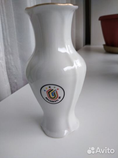 Фарфоровые вазы для цветов