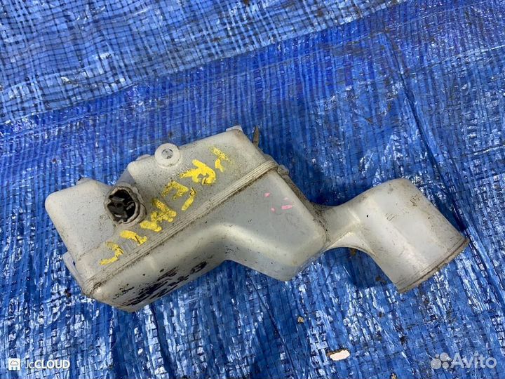 Бачок для тормозной жидкости на toyota premio ZZT2