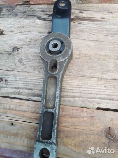 Рычаг опоры кпп Фольксваген