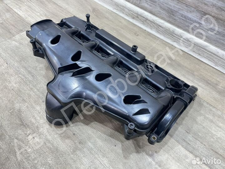 Клапанная крышка Volvo XC60 XC90 XC70 S80 S60 V70