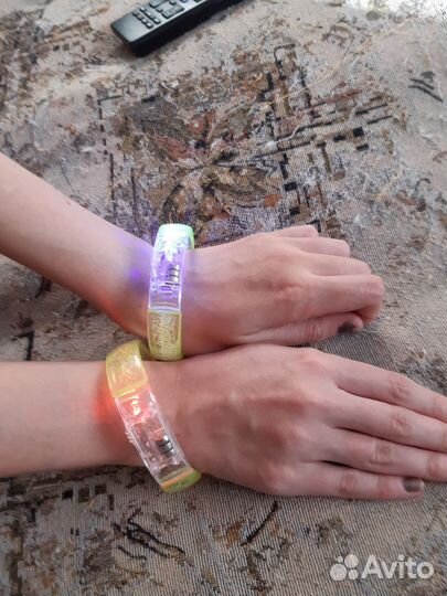 Браслет светящийся