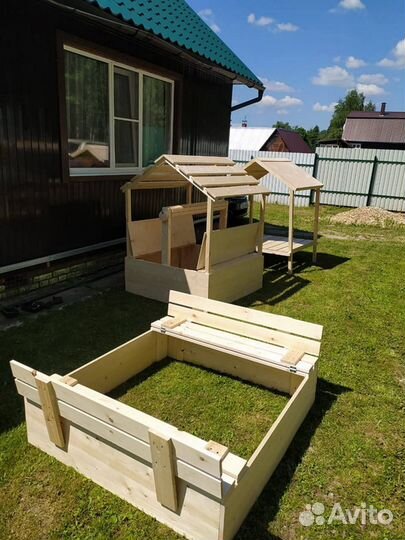 Детская песочница с крышей