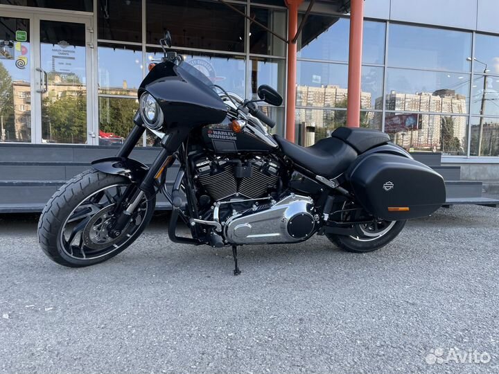 Sport Glide Harley-Davidson Softail Vivid Black