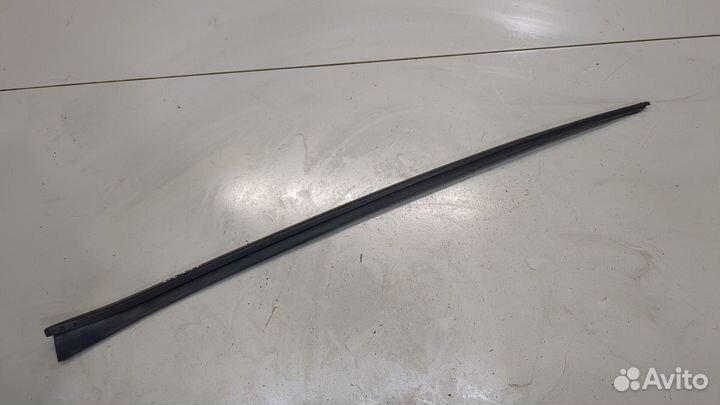 Молдинг стекла Volkswagen Passat 8 2015, 2016