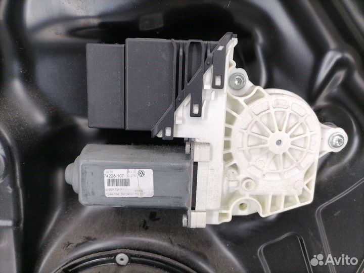 Стеклоподъемник электрический задний правый