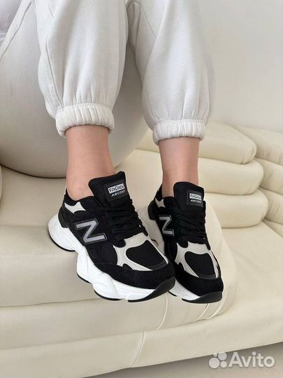Кроссовки женские