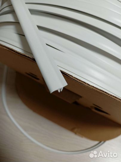 Плинтус потолочный для натяжного потолка