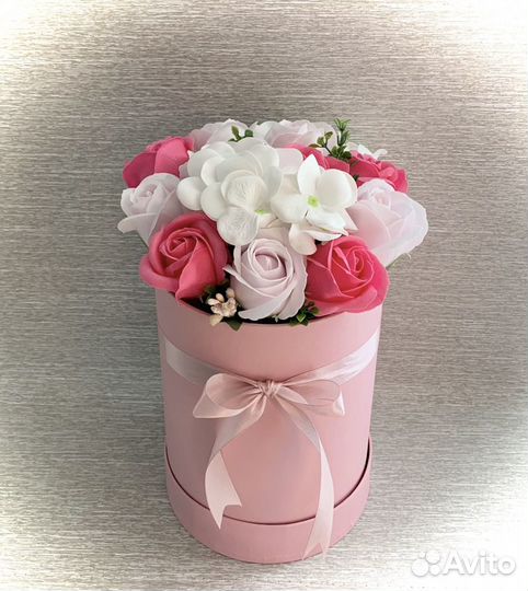 Розы в шляпной коробке