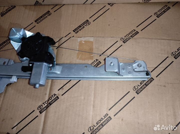 Стеклоподъемник передний правый Renault Duster