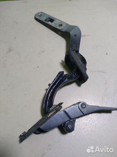 Петли багажника Volvo V70 B5254T 1999