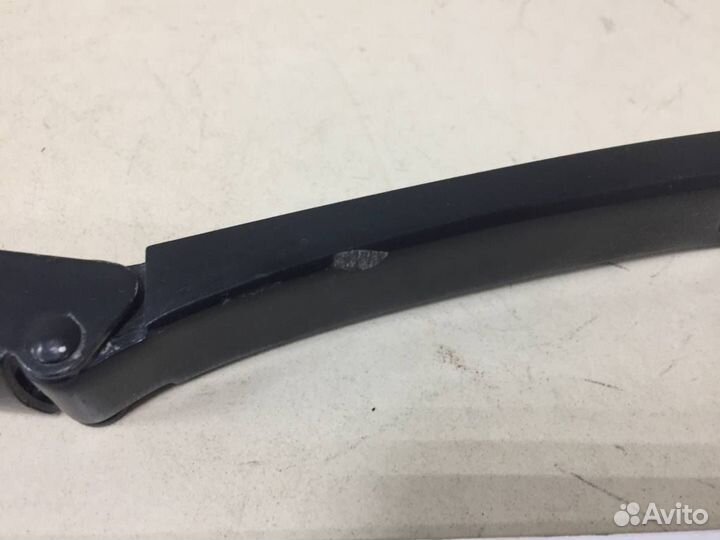 Поводок стеклоочистителя передний левый Skoda Octa