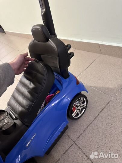 Машина каталка с ручкой