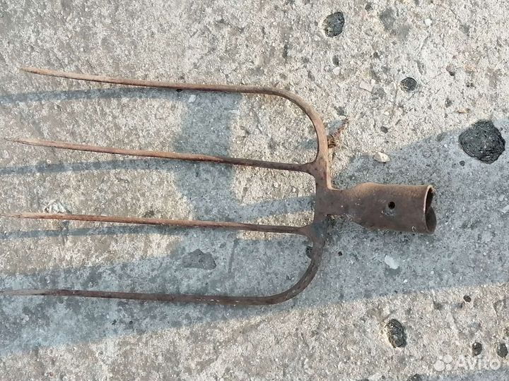 Вилы, лопаты штыковые, кувалда