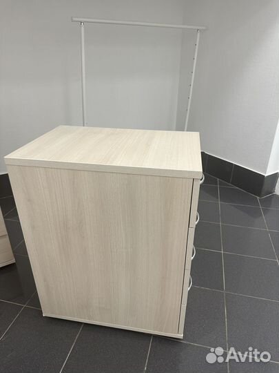 Тумба на колесиках под стол